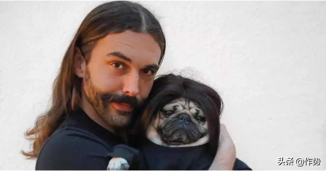 这位大胡子男人，穿起裙子来竟然比女生和还要合适？！