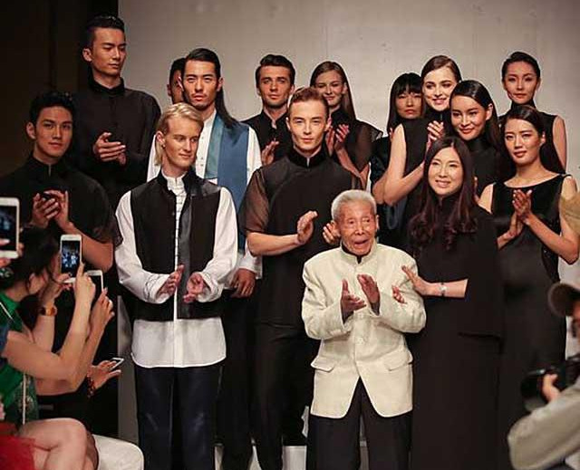 旗袍大师褚宏生年轻时照片,褚宏生旗袍裁剪