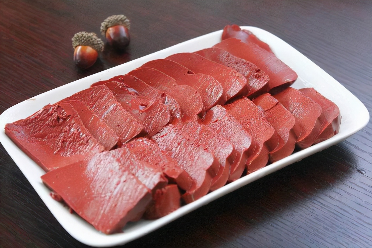 吃了猪血拉黑便还有腥味,吃猪血排出黑便是什么原因