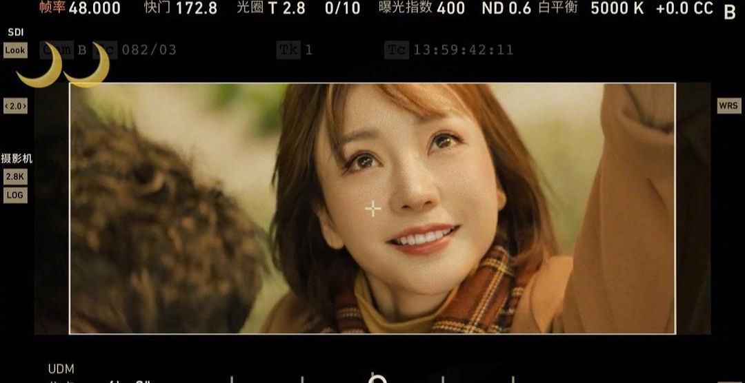 柳岩穿吊带衫,柳岩白色吊带衫