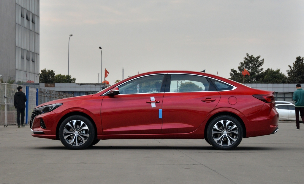 长安逸动山寨哪个车,长安逸动车怎么样大家评价