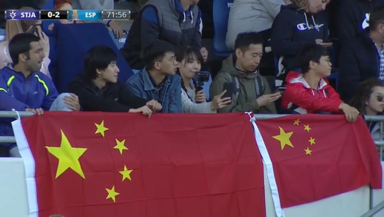 武磊7分钟遭2次打击！伸手3秒要球却被无视急得自己强行射门