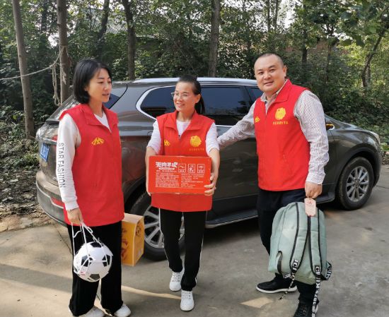 共青团关爱建档立卡贫困青年,共青团帮助青少年