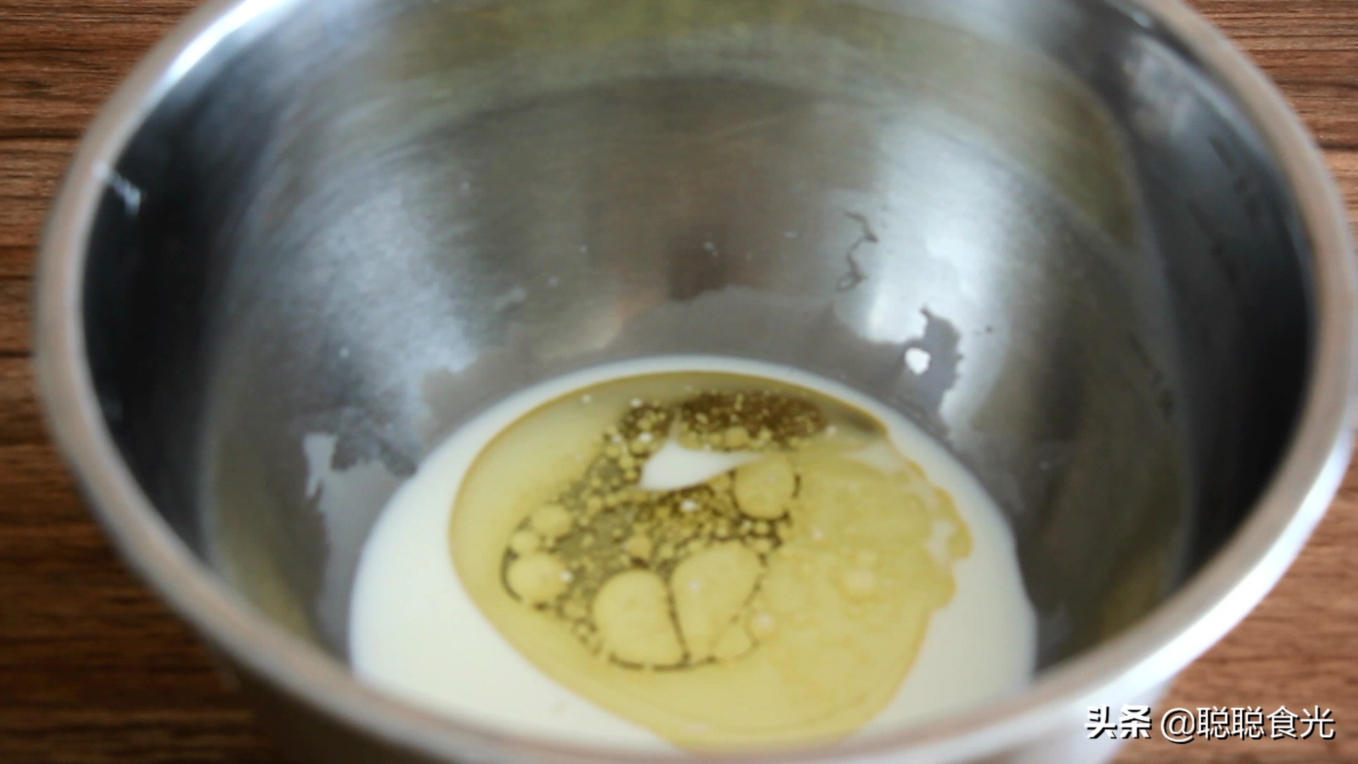 电饭锅做蛋糕的方法详细教程,电饭锅蛋糕底部不蓬松