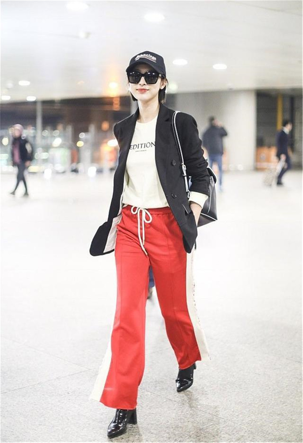 2020年流行的“运动裤”怎么穿?试试用这4款鞋子搭,时髦又显高