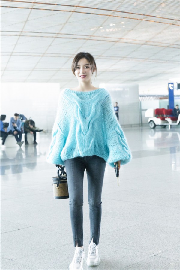 外套搭配什么毛衣好看,黑色国风外套搭配杨幂穿搭