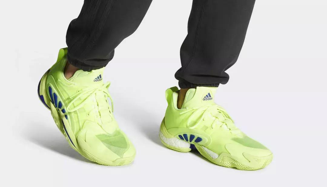 阿迪达斯天足签名鞋,阿迪团队鞋比签名鞋好吗