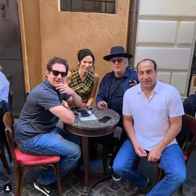 49岁邓文迪与22岁男友,49岁邓文迪与20岁男友