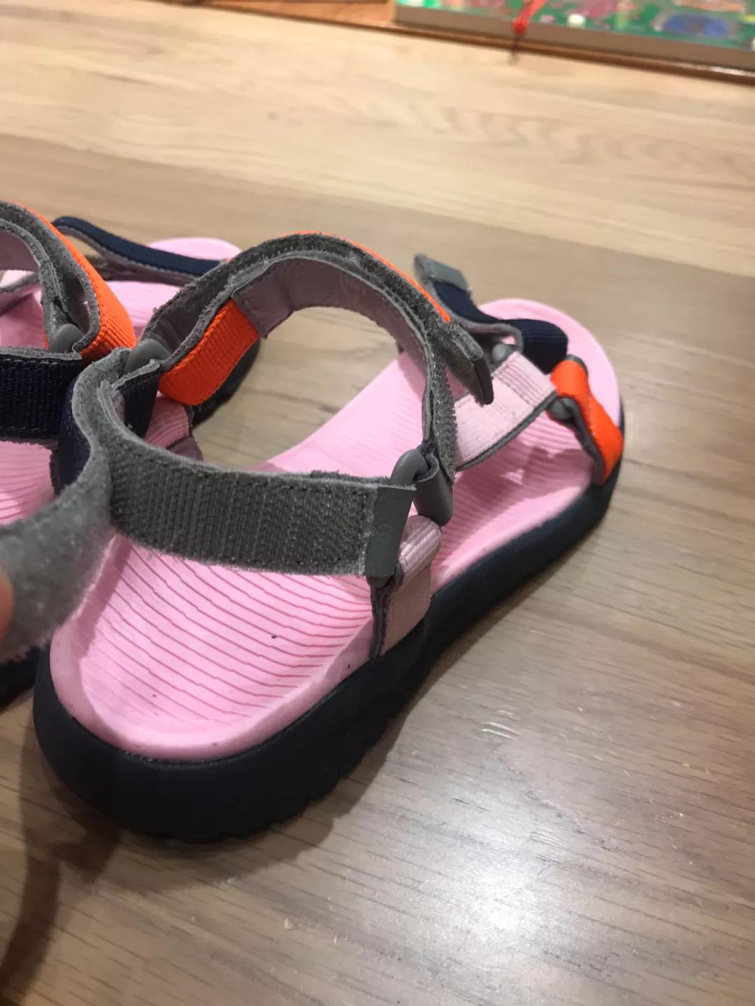 高颜值凉鞋小孩,什么材质的凉鞋鞋底最软