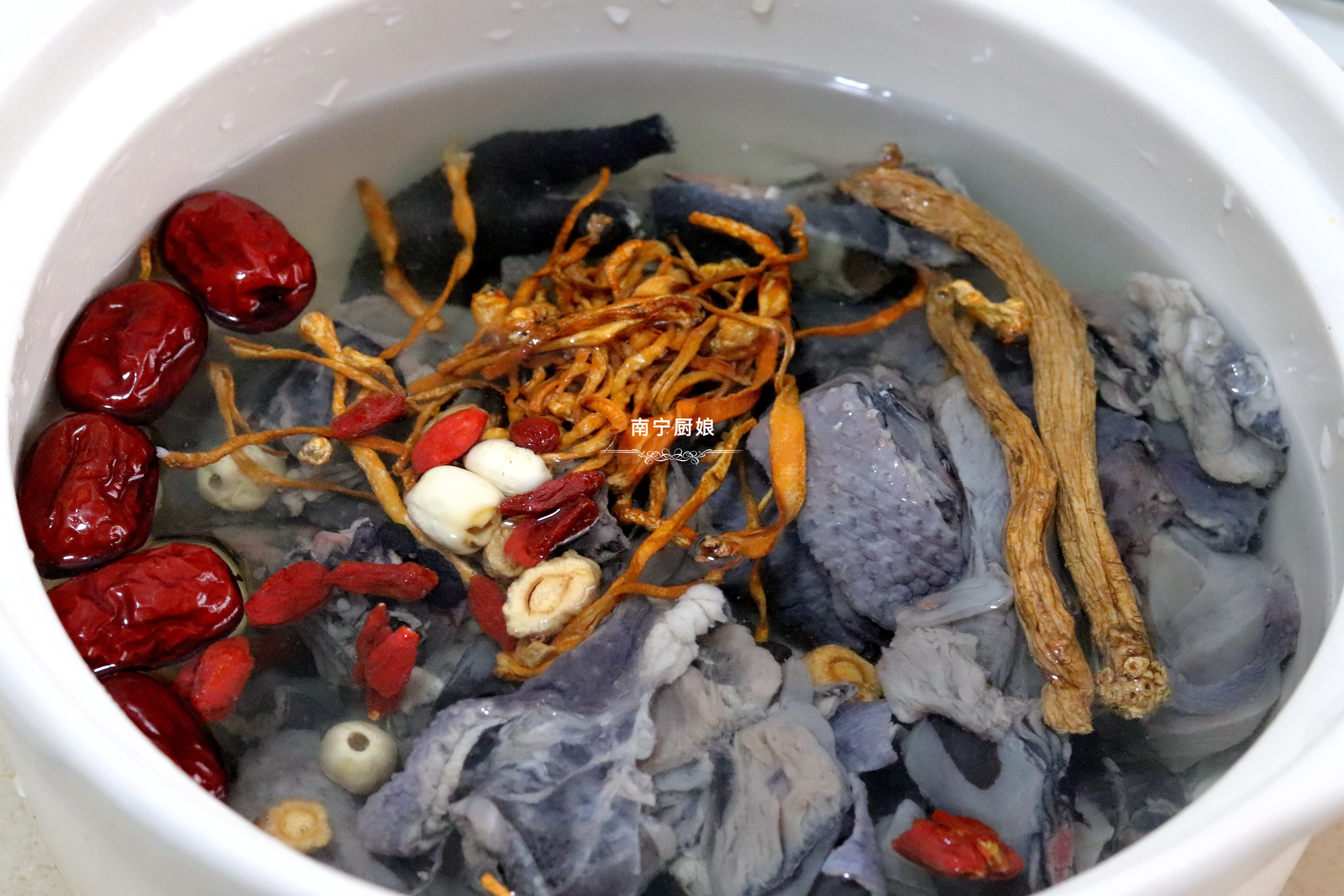 女人冬天吃什么补气血最快最好,女人常喝补气血养生汤