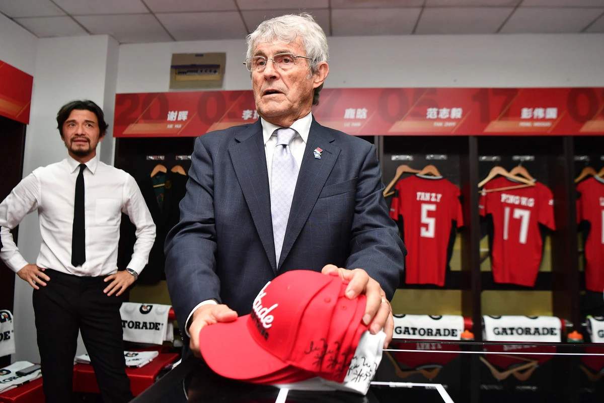 李铁带领国家队找到国脚的命门,想学米卢快乐足球能否成功?