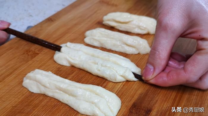 炸油条必须要泡打粉和小苏打粉吗,炸油条一斤面给多少水给一个鸡蛋