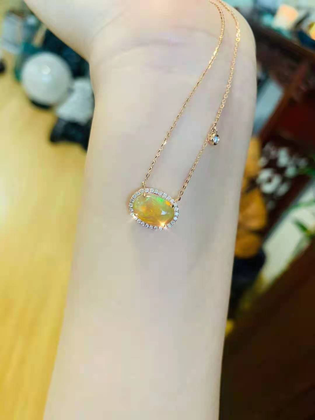 欧泊是什么宝石价格多少,欧泊是贵重宝石吗