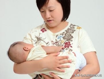 宝宝爱打饱嗝是怎么回事,宝宝爱打嗝是胃发育不好吗