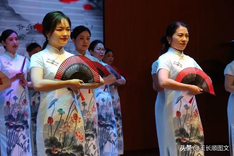 桂园学校热烈庆祝第三十六个教师节暨十年校庆表彰大会