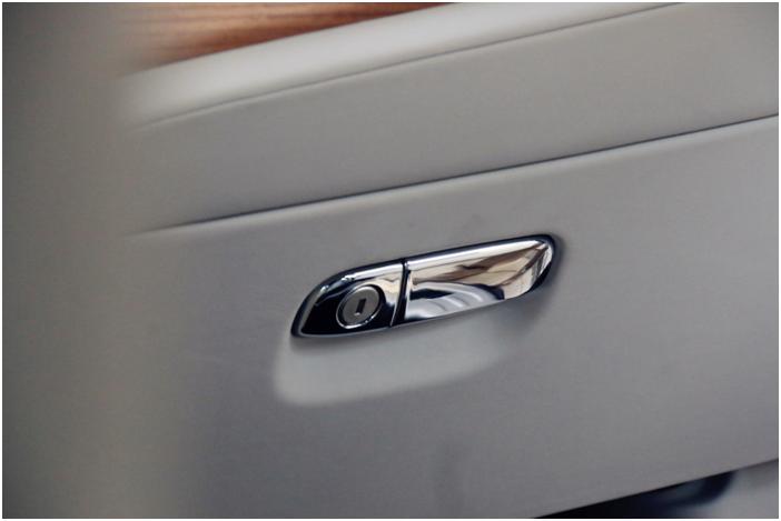 试驾劳斯莱斯古思特新款,新款劳斯莱斯古思特沉浸式体验