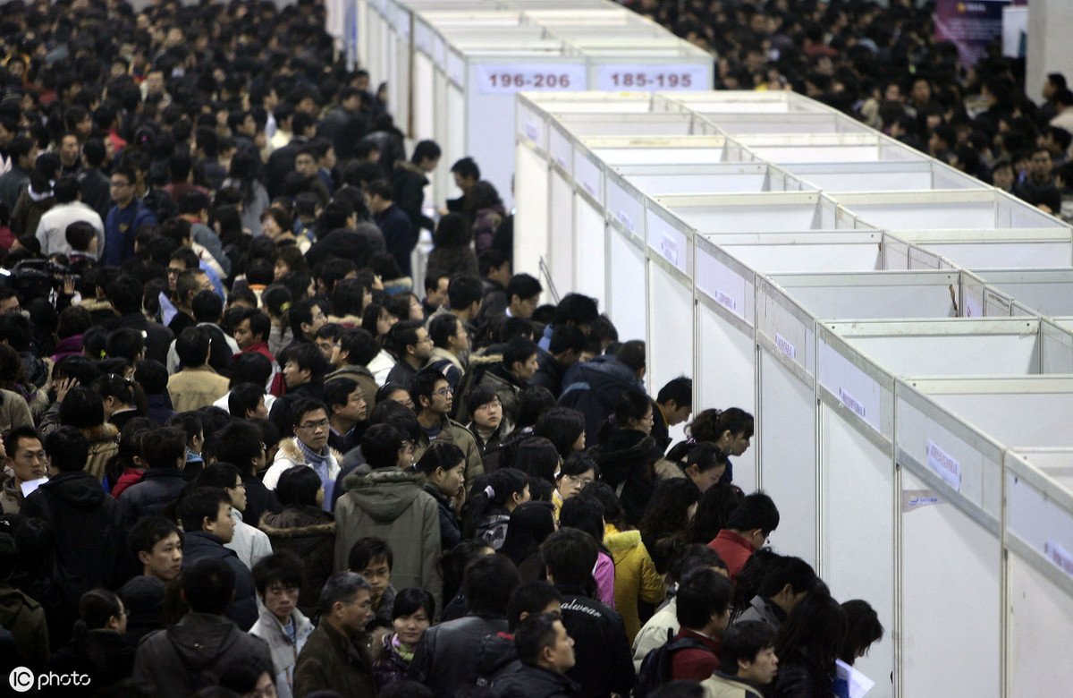 摆地摊做点小生意买卖什么好,摆地摊成为富人的例子