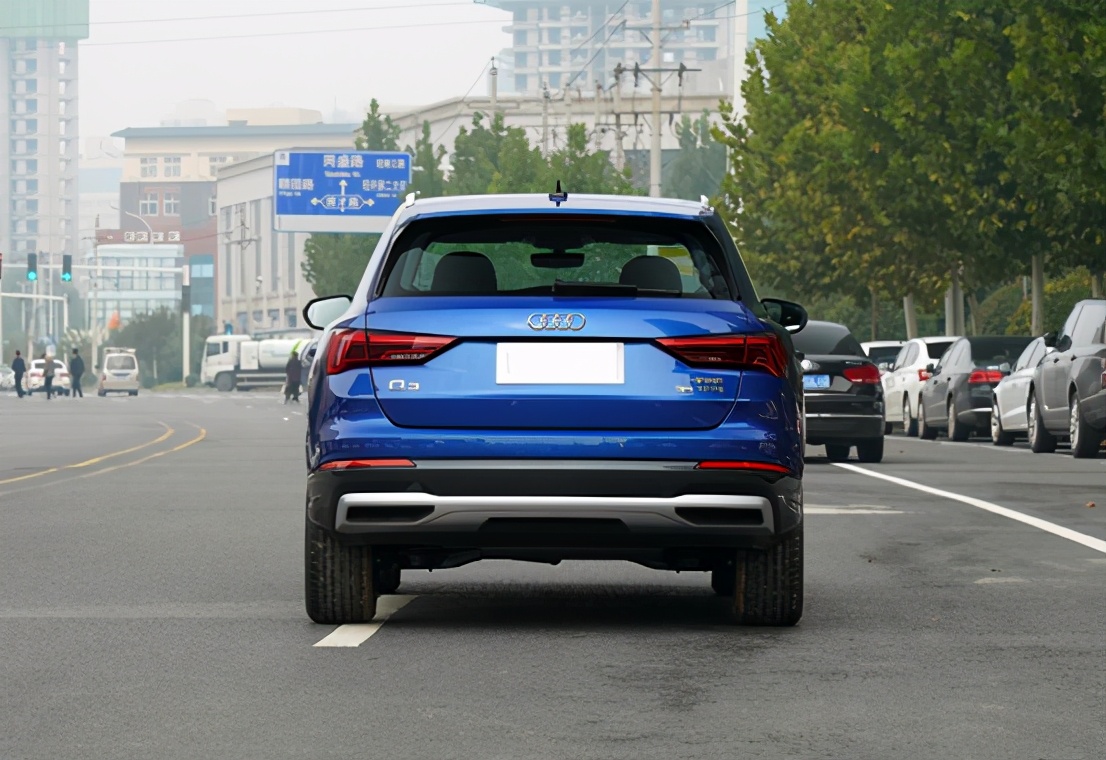奥迪q32020款sportback40tfsi,奥迪Q3suv小型
