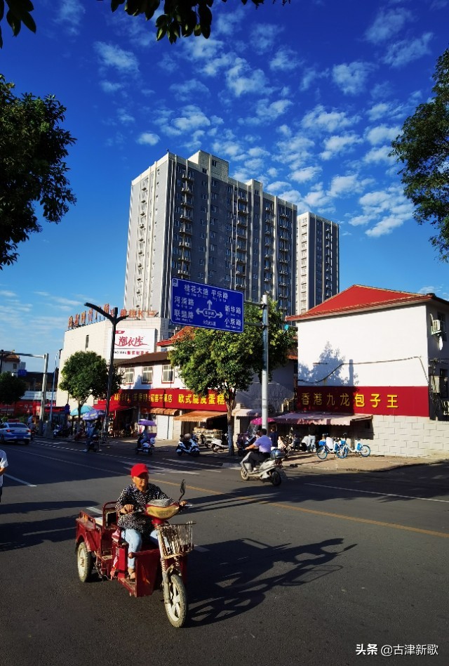 秋日暖阳运动场上活力四射,金秋十月秋高气爽运动健儿展风采