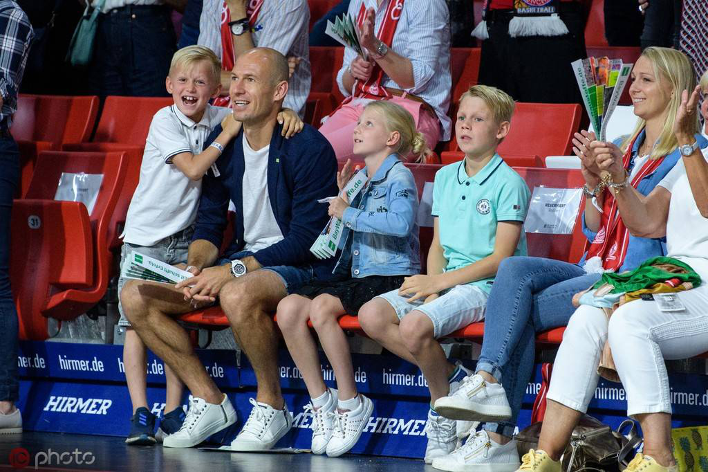 罗本还能回国家队吗,罗本退役荷兰球星