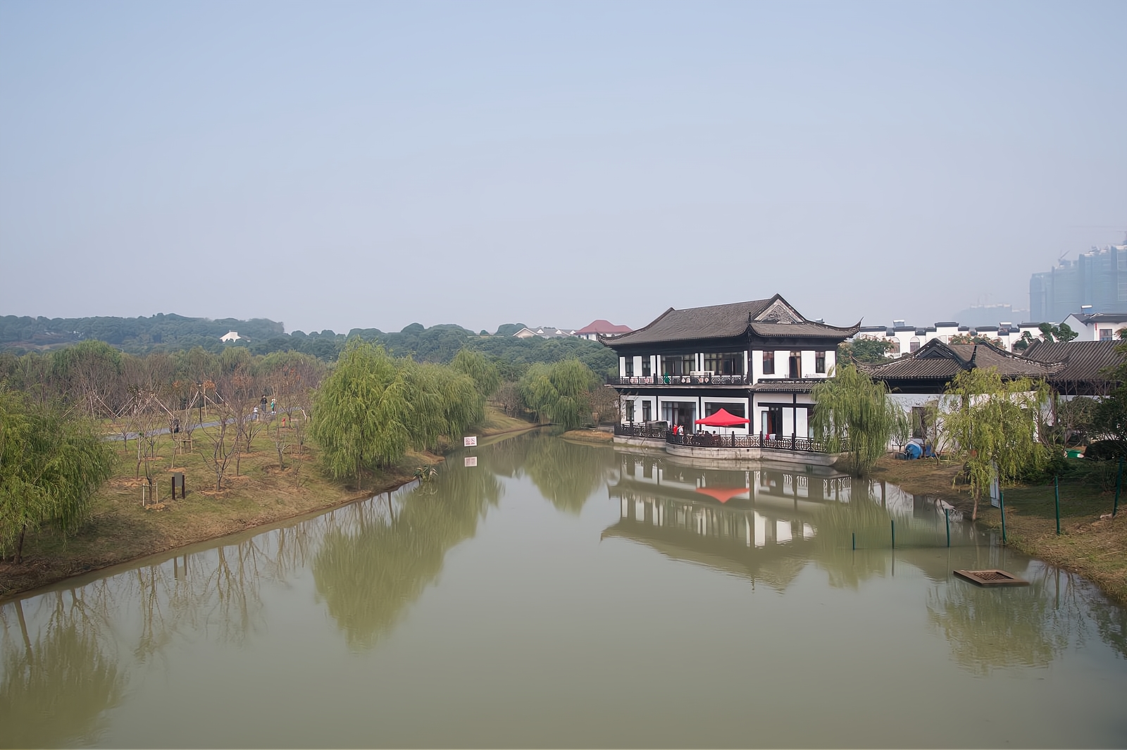 它是张家港第一高山，与北京香山同名，乾隆帝、西施都曾来过