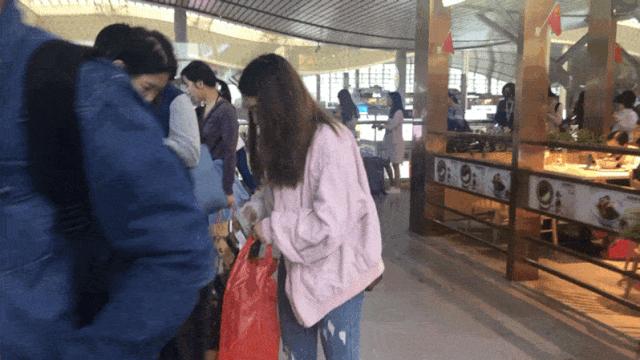 排队两小时喝喜茶,排队两个小时喝茶