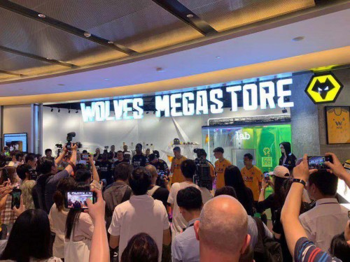 李毅巅峰时期的英超,英超狼队中国比赛