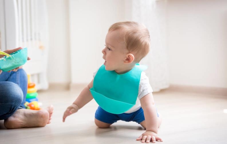 小孩不好好吃饭怎么育儿,宝宝不好好吃饭的小技巧