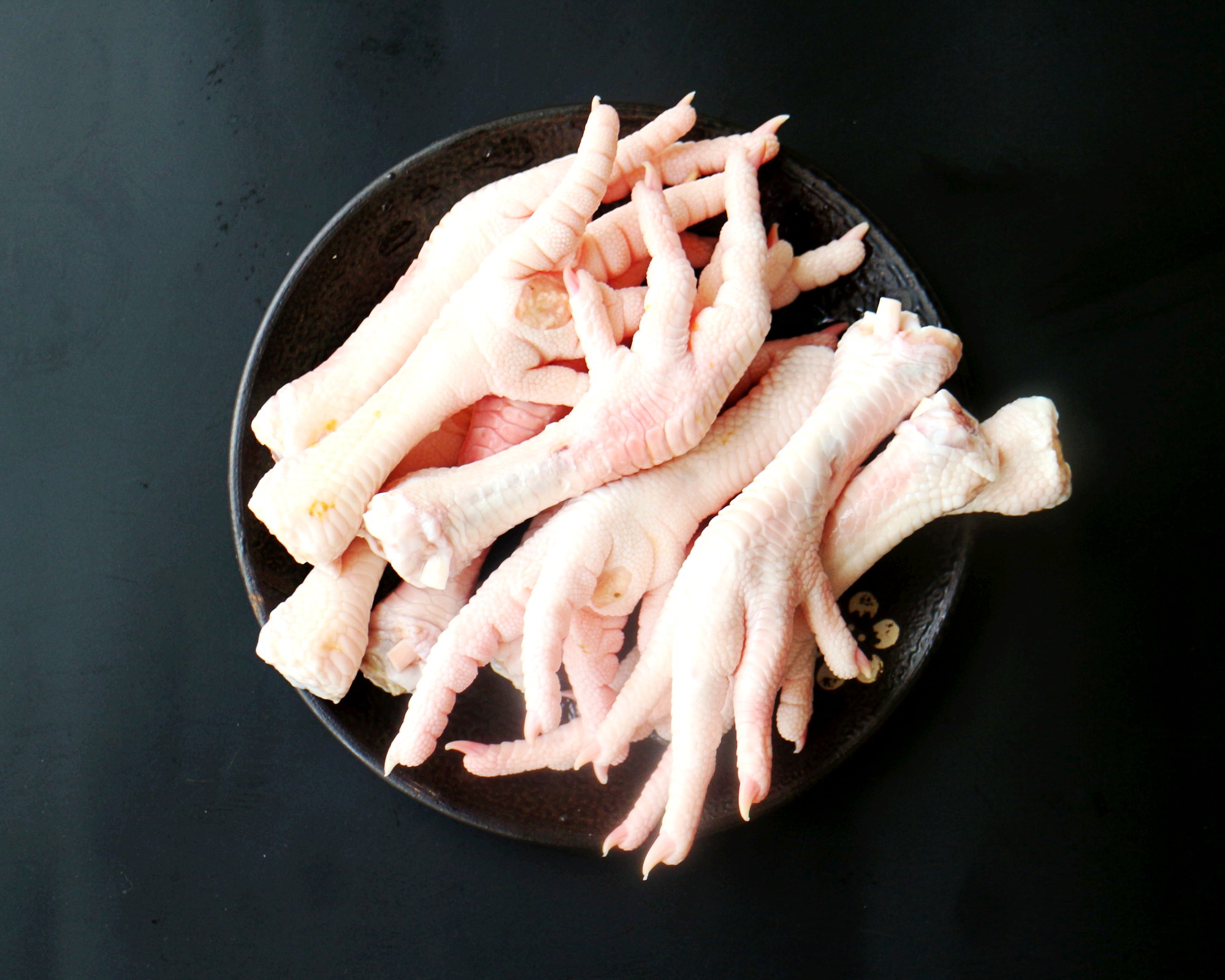 好吃的泡鸡脚的做法视频,酸辣可口的泡鸡脚