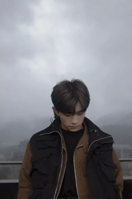 微囊抗皱紧致精华液小绿瓶,熬夜暗黄皮肤松弛精华推荐夜光瓶