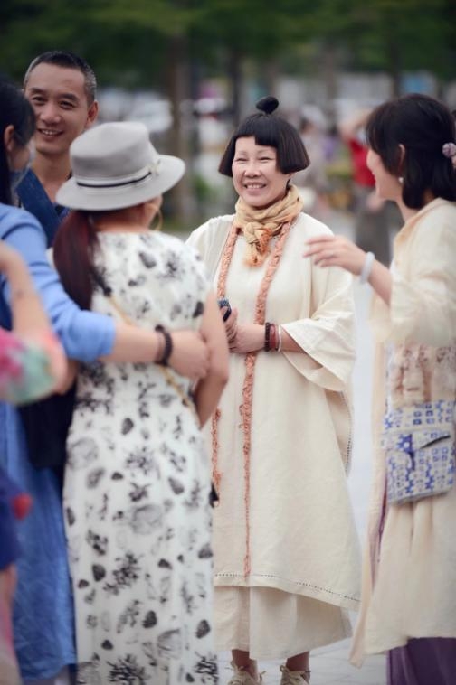 娜主编看秀 | 指间沙：繁华三千，一念光明