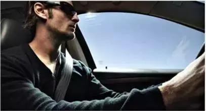 夜间开车戴墨镜真的有用吗,开车适合戴平光还是偏光墨镜