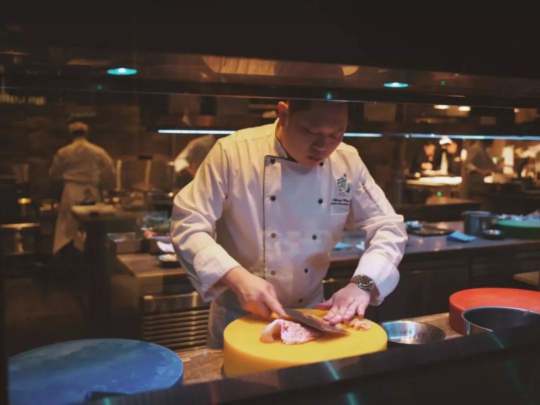 睡在获奖无数的这家酒店，一晚吃掉14颗星米其林，这样的旅行爱了