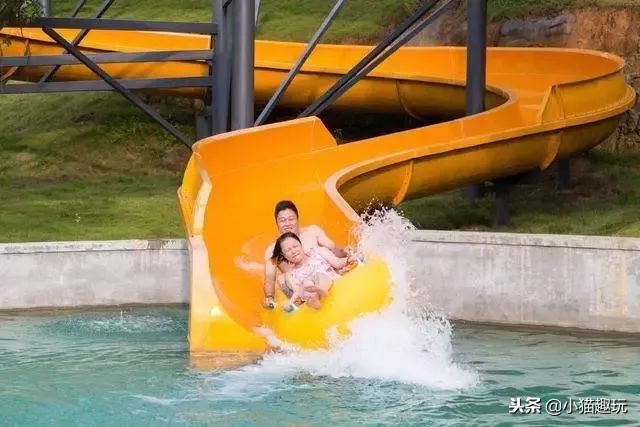 很美的天然溶洞温泉,清澈见底的自然岩洞温泉