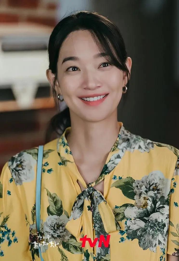 她被称韩国硬照女王，手握时尚圈顶级资源！网友：姐姐我可以