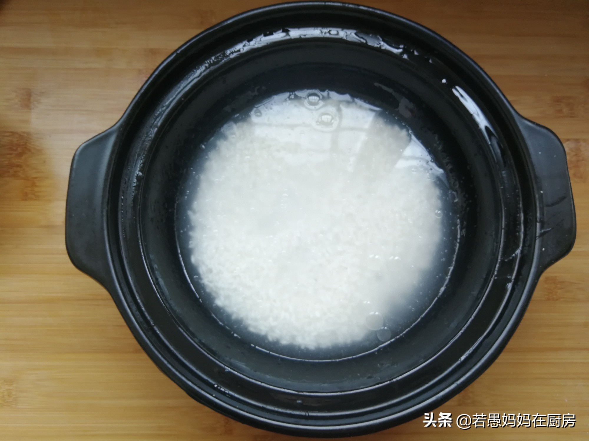 如何在家做锅巴煲仔饭,煲仔饭最快做好锅巴的方法