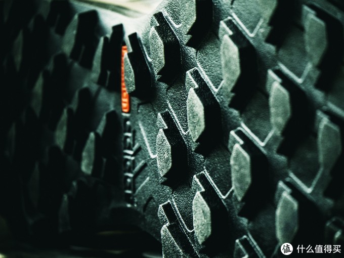 adidas阿迪达斯男子运动鞋,阿迪达斯新款球鞋测评