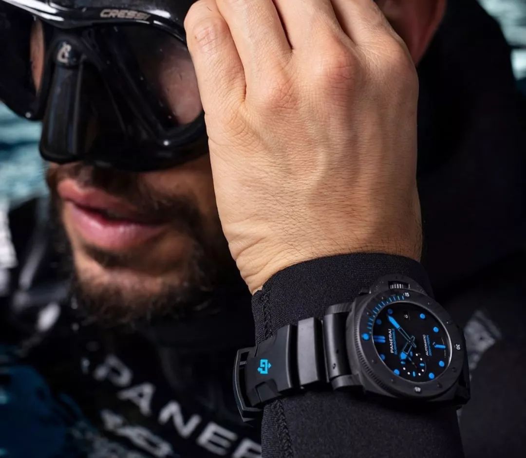 夜光最好的手表,手表夜光灯什么颜色好