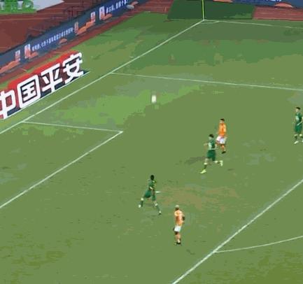 太业余了！国安“*底卧**”助力对手拿到分数，李铁还敢征召他吗？