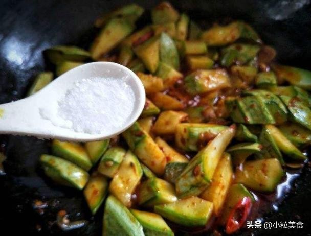 炒白菜太咸了怎么补救,炒好的菜偏酸