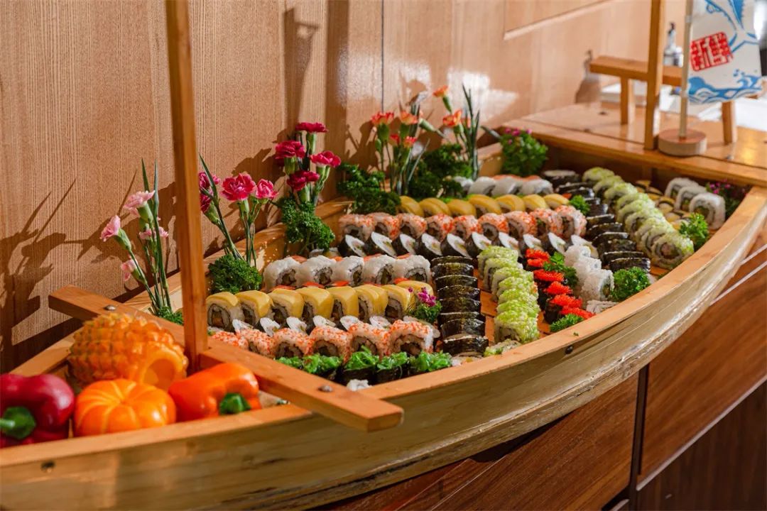 五一上海空中旋转餐厅自助餐,一家超有性价比的自助餐厅