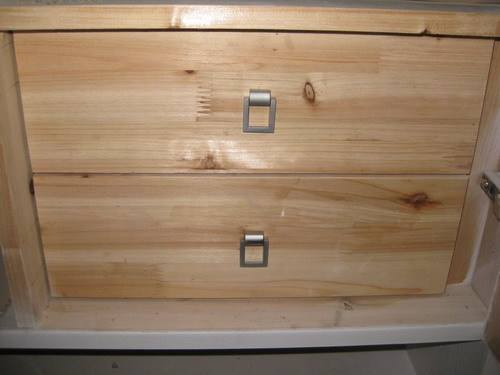 实木颗粒板定制衣柜价格,做衣柜实木板和颗粒板哪个好