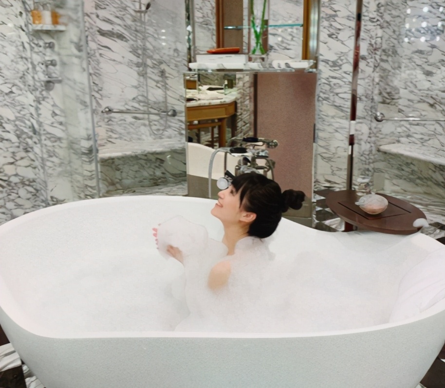 发际线后移是什么原因导致的女性,发际线掉发是什么原因造成的女性