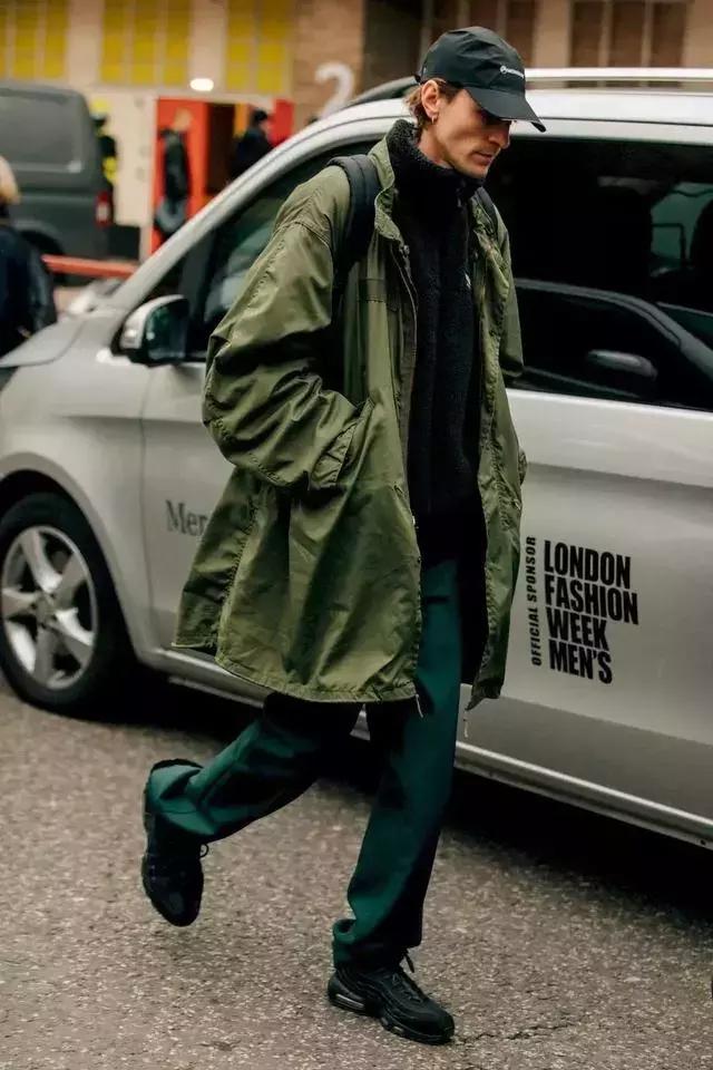 男生秋冬大衣怎么穿才高级,男士秋冬呢大衣穿搭高级感