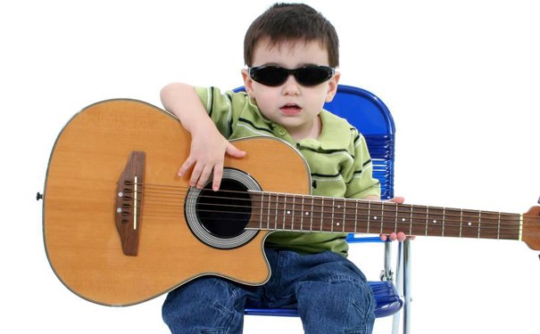 吉他初学者选什么款好,女生初学者吉他尺寸怎么选