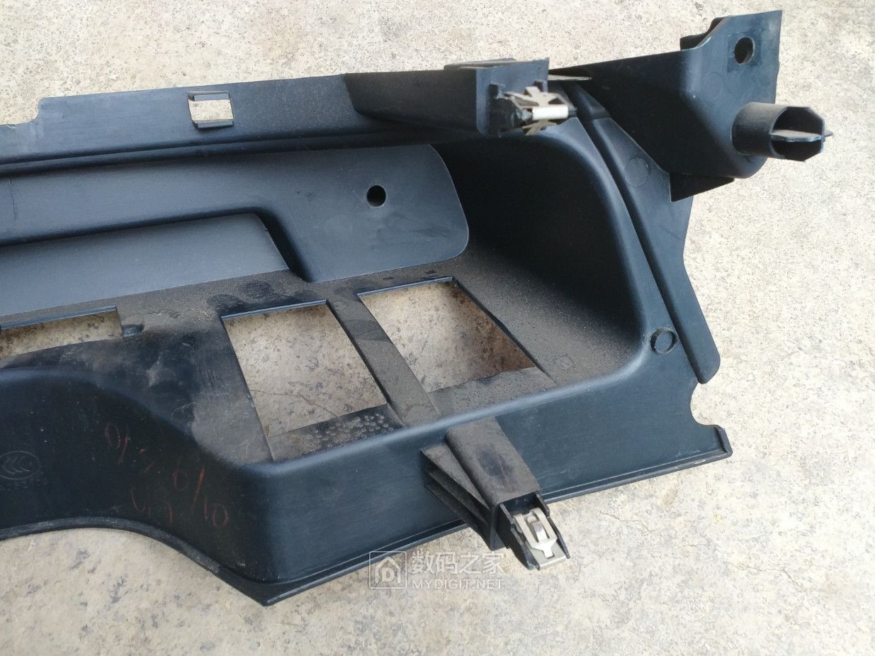 福特嘉年华点烟器拆装,福特嘉年华拆点烟器