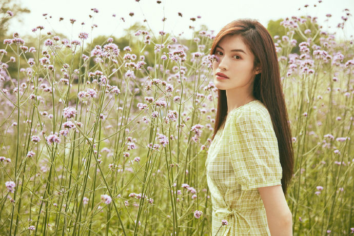 泫雅李沁,泫雅气质玫瑰花连衣裙