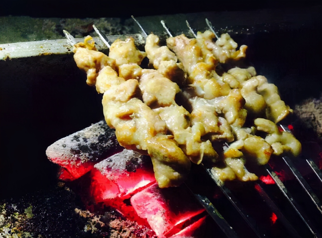 烧烤摊不干了，老板分享1万元的烤肉配方，鲜嫩入味，不学就亏了