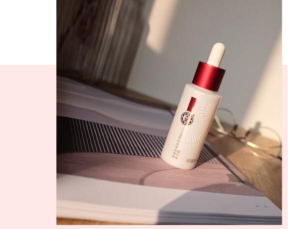 有句话说得好:美不美看脸,老不老看眼