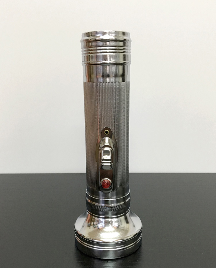 这种老式铁皮虎头手电筒，用过的都不知道缺点在哪里